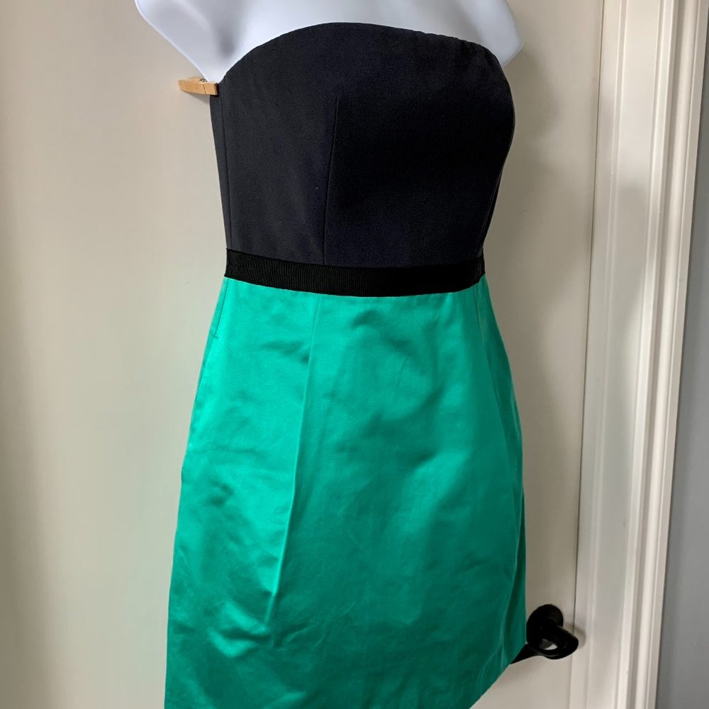 BCBG MaxAzria Strapless Green & Navy pocket dress, Size 2
